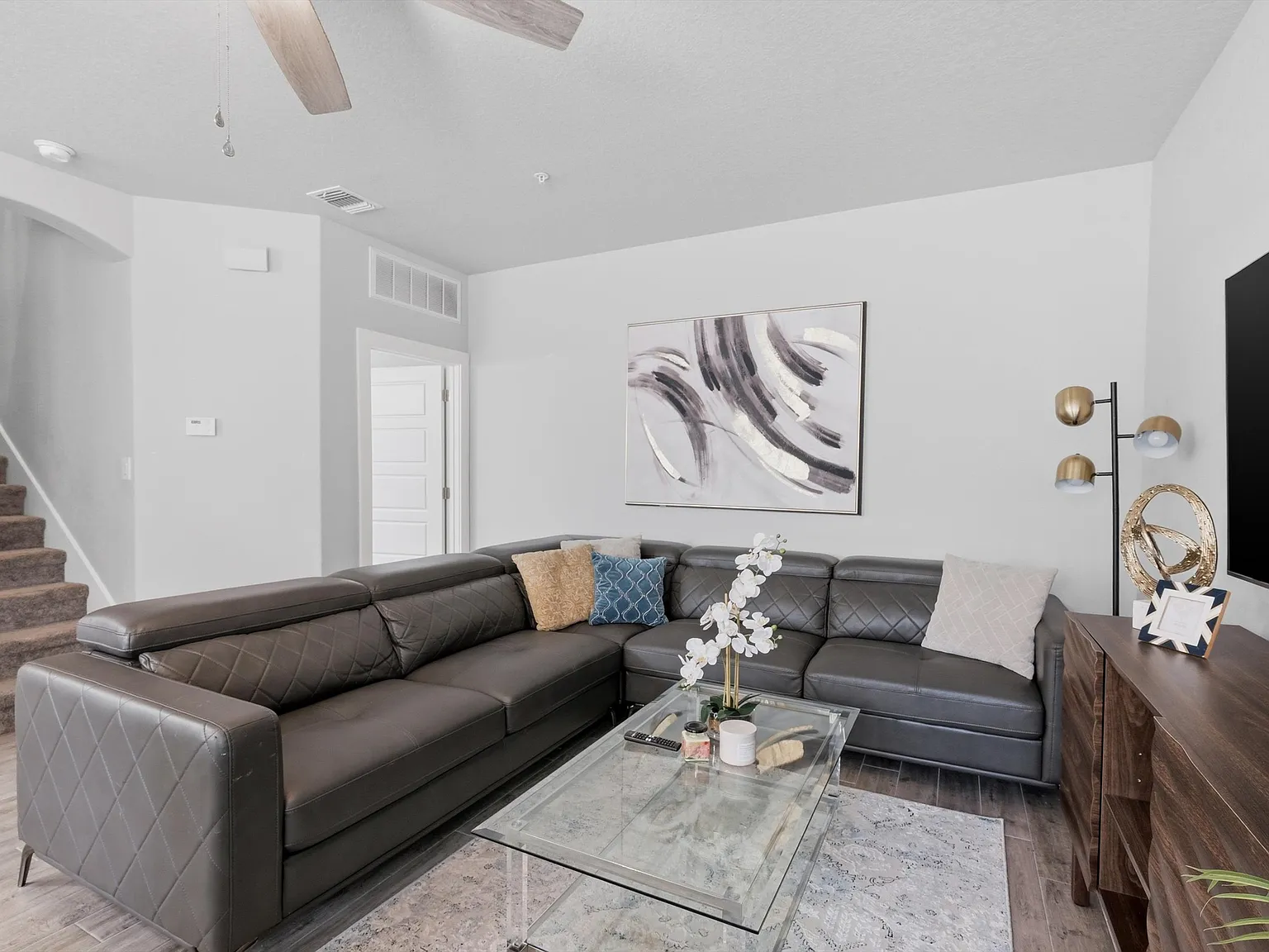 2 bed, 1283 sqft, $1,650 — Photo 4