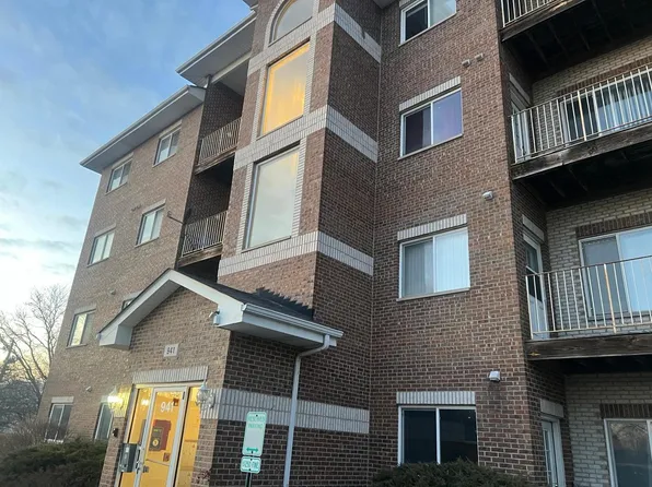 941 N Swift Rd Unit 301, Addison, IL 60101