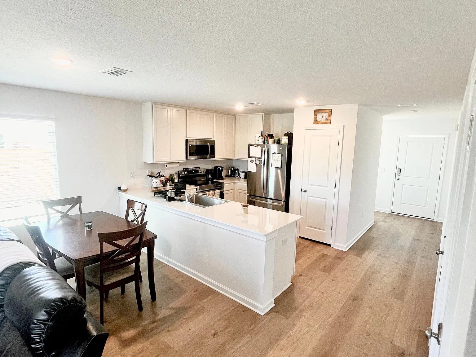 4 bed, 3.0 bath, 1891 sqft, $2,350 — Photo 4