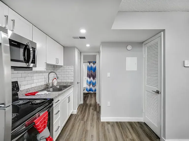 Greenbriar Villa Apartments — Photo 13