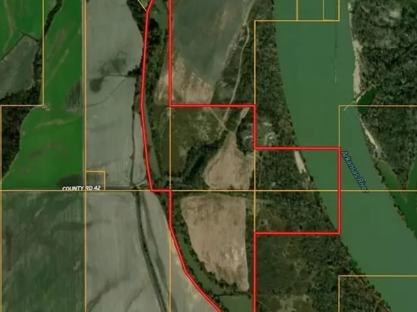 42 County Rd, Spiro, OK 74959