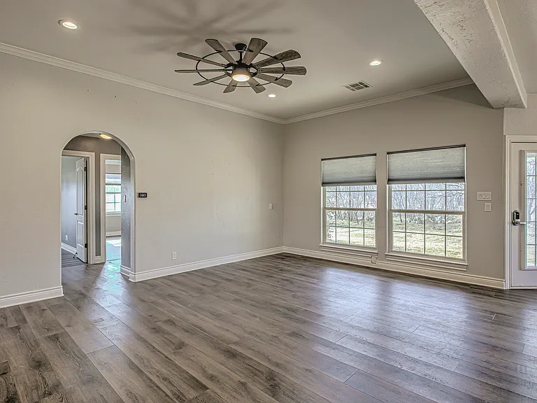 704 Poverty Dr — Photo 12