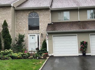 132 Castle Ridge Dr #180, East Hanover, NJ 07936