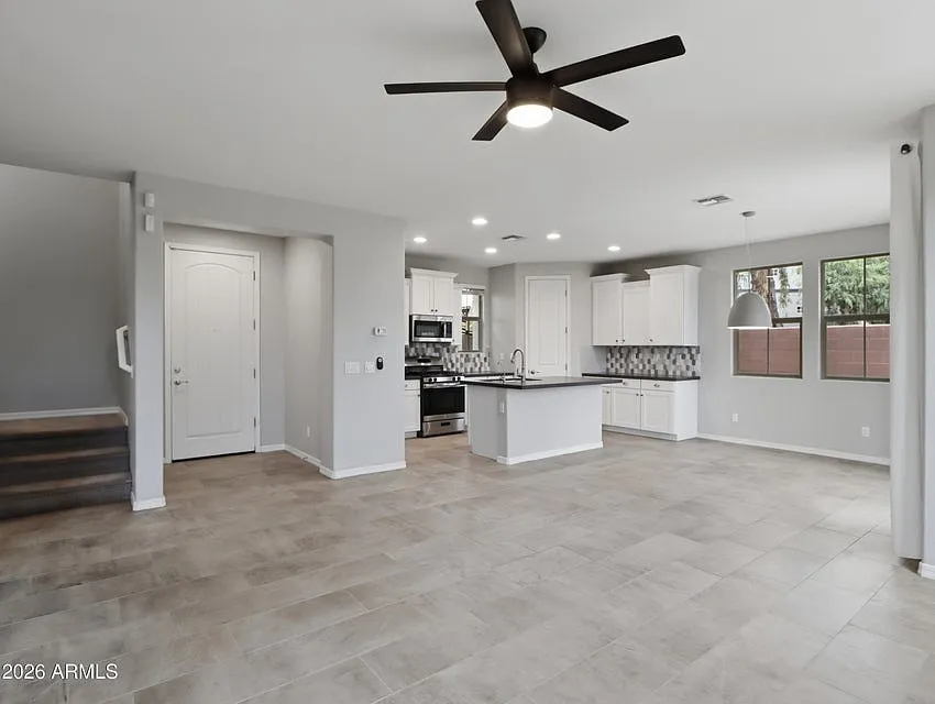 Beautiful Chandler House 3 beds 2 car garage!! — Photo 4