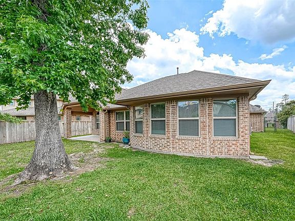 4th image of 38 E Wading Pond Cir