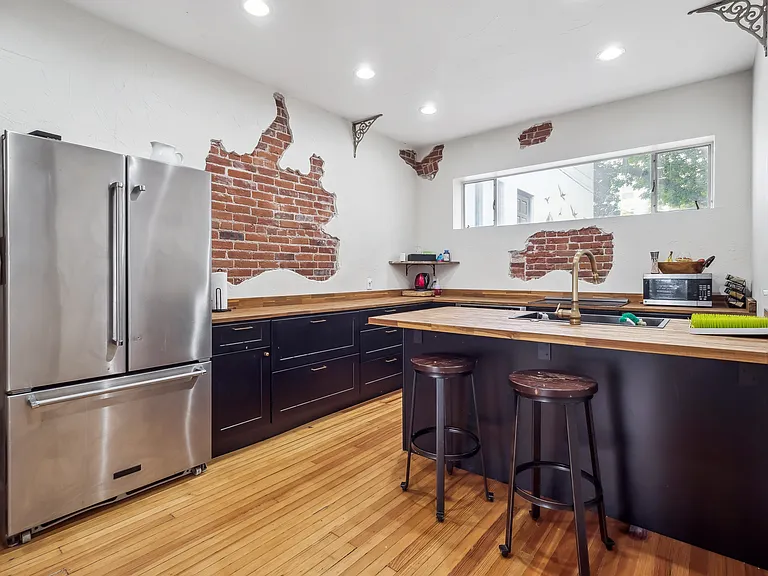 1717 N High St — Photo 10