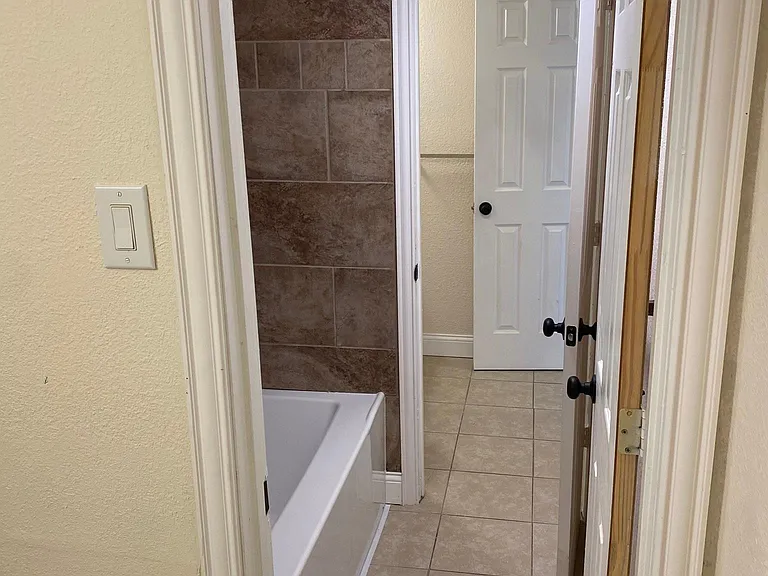 2421 Lakeview Cir — Photo 34