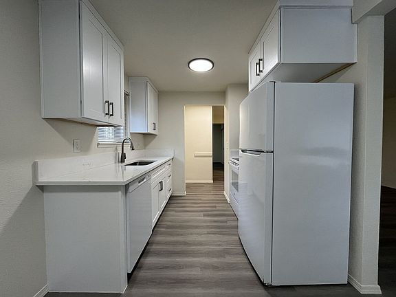 5th image of 711 SE 212th Ave #0