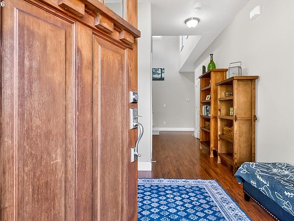 5th image of 18842 Tanoak Way