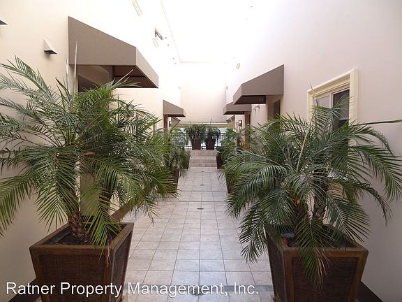 2nd image of 5056 Laurel Canyon Blvd #109
