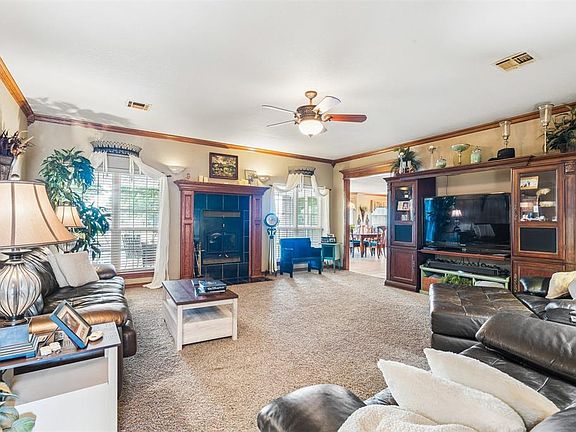 4th image of 726 Meadow Lark Ln