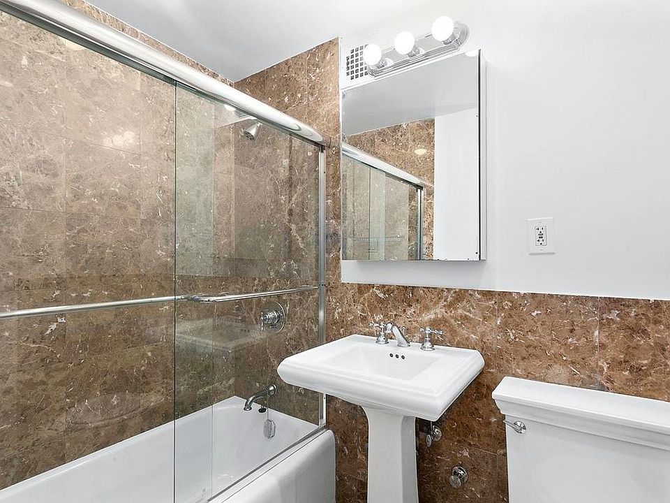2nd image of 65 W 55th St #7H