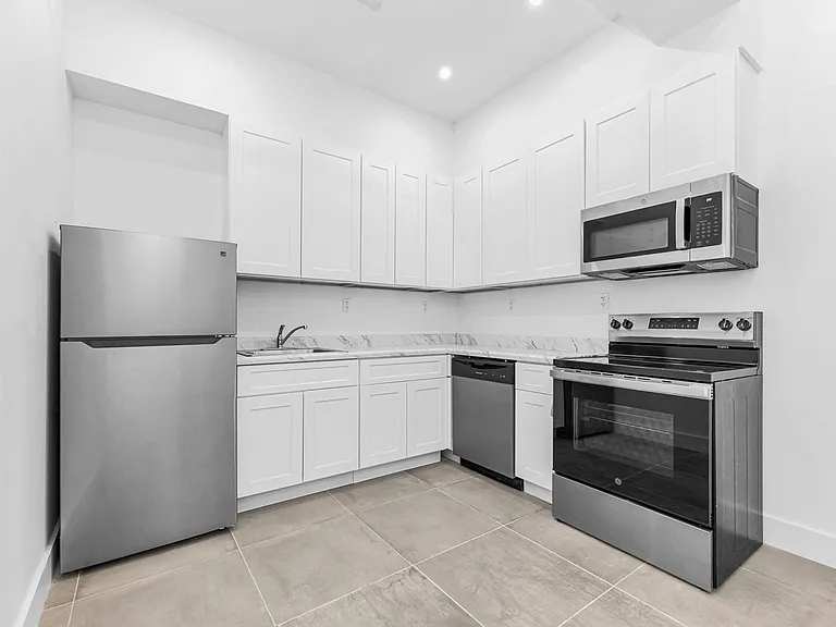 81 Willoughby St #407 — Photo 2