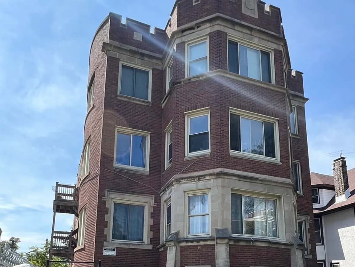 Building Photo - 7412 S South Shore Dr #G