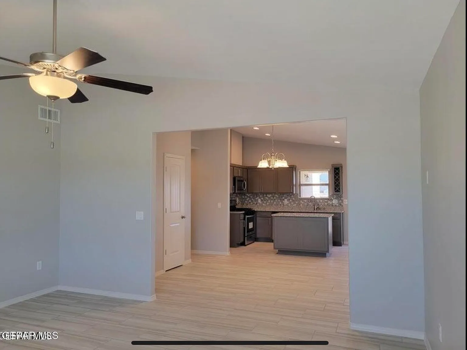 4 bed, 2.0 bath, 1438 sqft, $1,800 — Photo 3