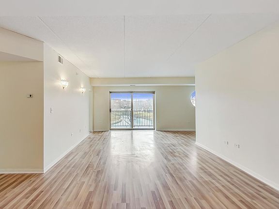 4th image of 110 N Milwaukee Ave #2-207