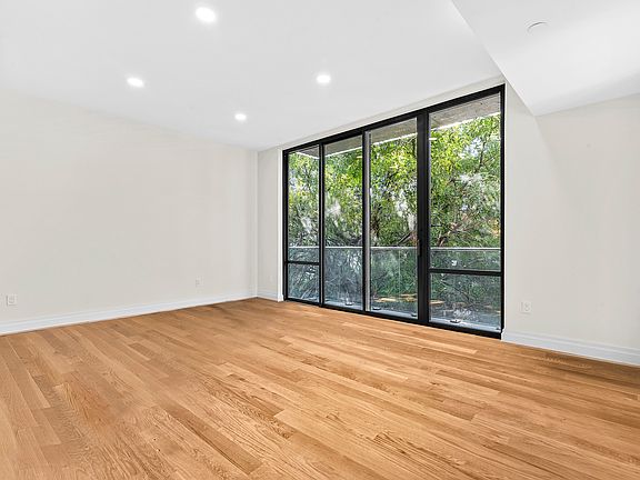 5th image of 301 E 117th St APT 6Z