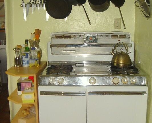 4th image of 948 N Alder Ave