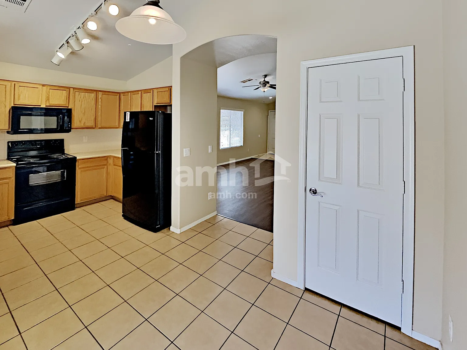 3 bed, 2.0 bath, 1206 sqft, $1,765 — Photo 4