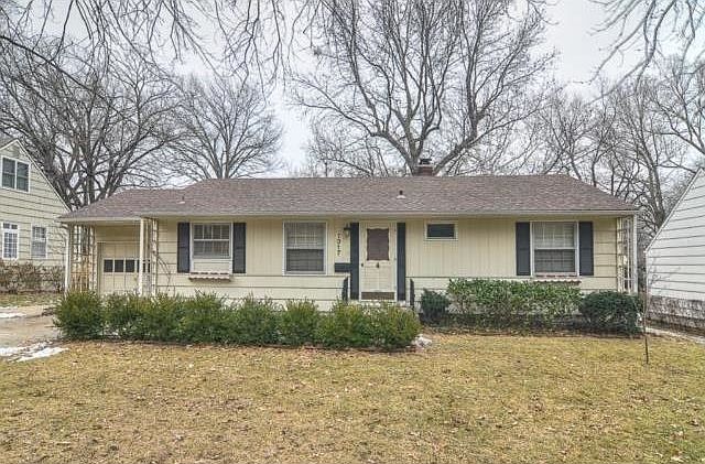 GREAT CURB APPEAL ON A FAB STREET!