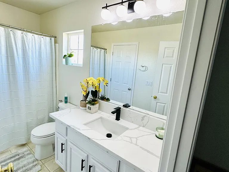 Full Bathroom #2 (Upstairs)