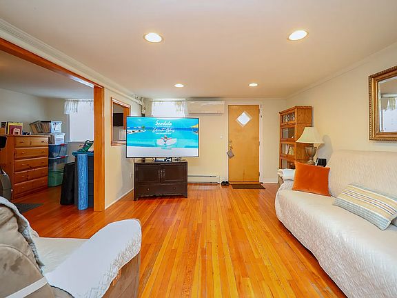 5th image of 4590 Bedford Ave