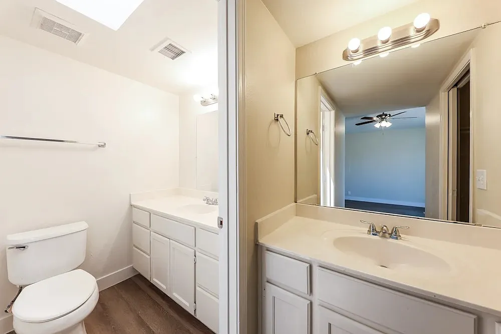 4 bed, 1564 sqft, $900 — Photo 2