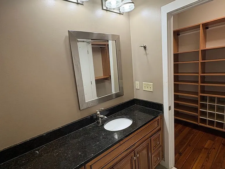 125 W. Saratoga St — Photo 10