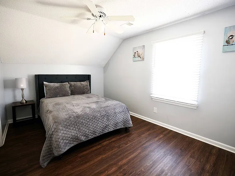 5456 Roxbury Dr — Photo 15