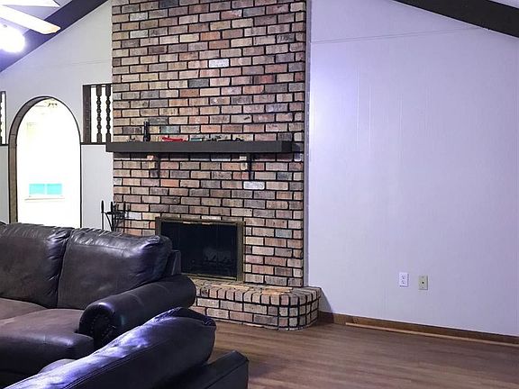3rd image of 120 Camellia St