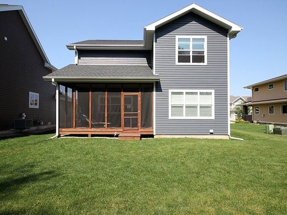 3rd image of 809 Pine Hill Dr
