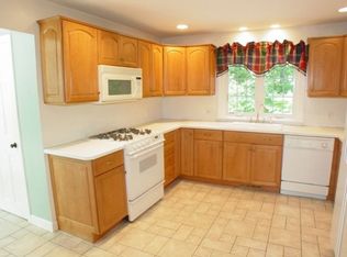 20 Coachmans Ln, North Andover, MA 01845
