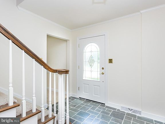 5th image of 13 Fox Run Ln