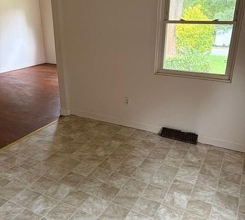 5th image of 1044 Short St