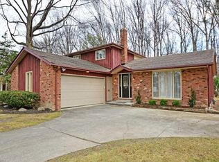 1613 Beethoven Dr, Westlake, OH