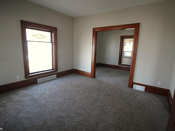 4th image of 310 Brooks St