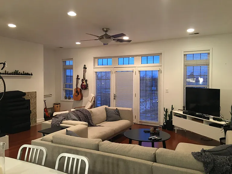 1513 N Milwaukee Ave — Photo 2