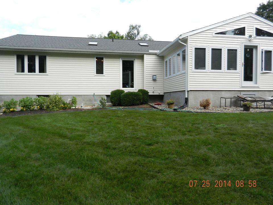 2nd image of 1800 N George St