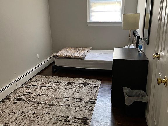 4th image of 32 Logan Ave