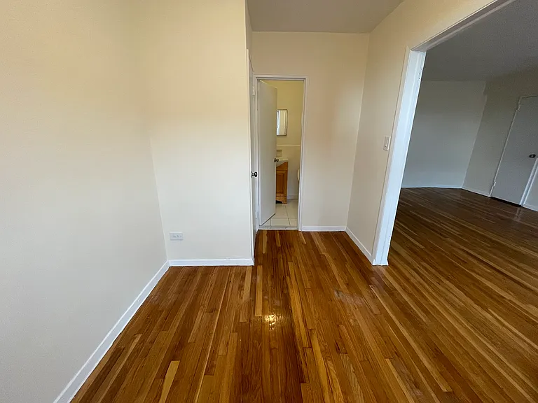 61-10 Alderton St #3M — Photo 8