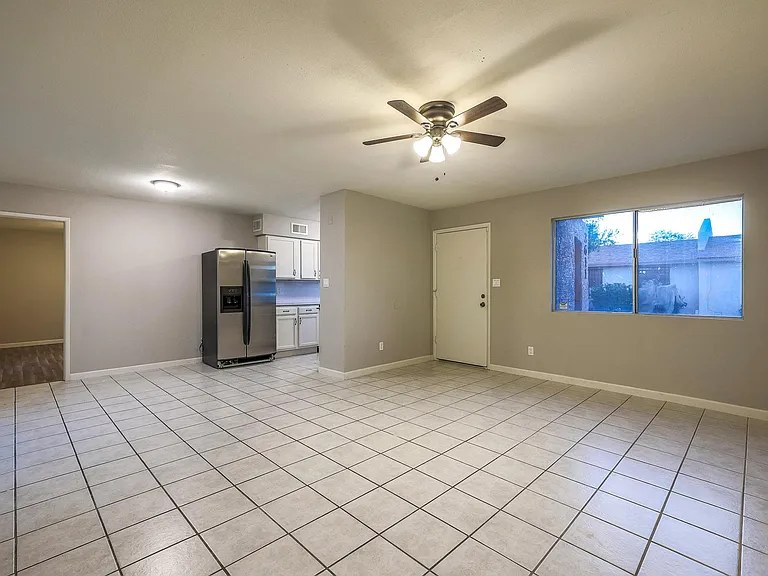 2611 E Maryland Dr — Photo 21