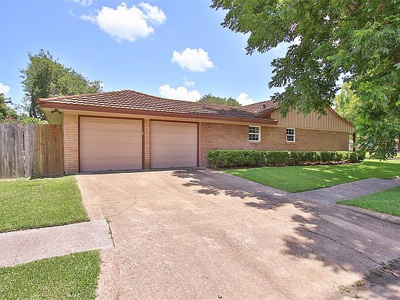 3rd image of 5830 Burlinghall Dr