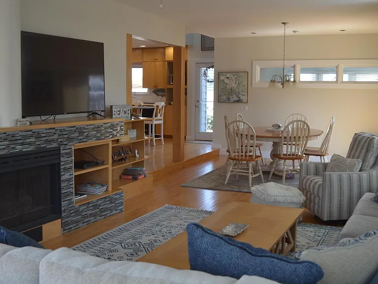 15 Ortley Ave — Photo 12