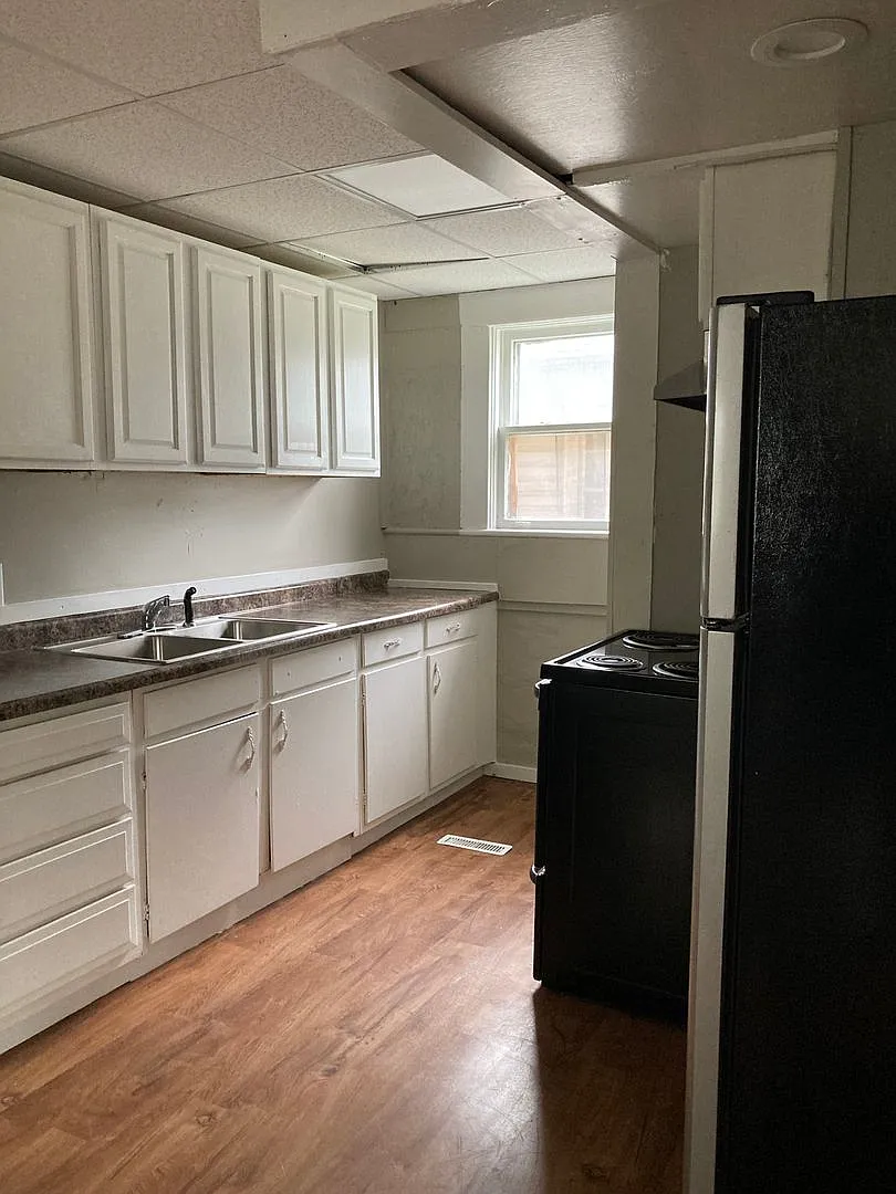 205 E Willard St — Photo 3
