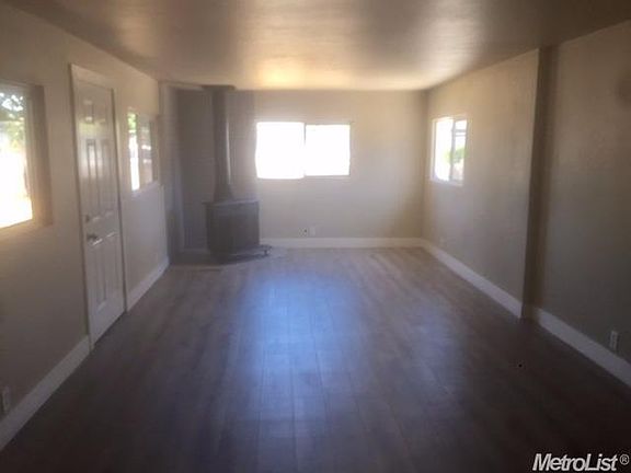 4th image of 2469 Magnolia St