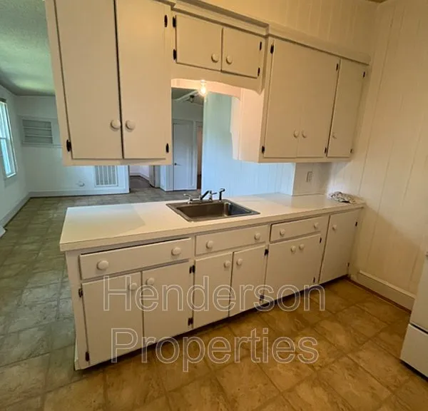 1335 Eastside Ave — Photo 6
