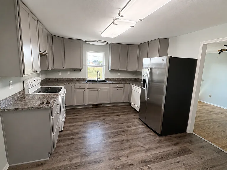 1175 E Elm Ave — Photo 4