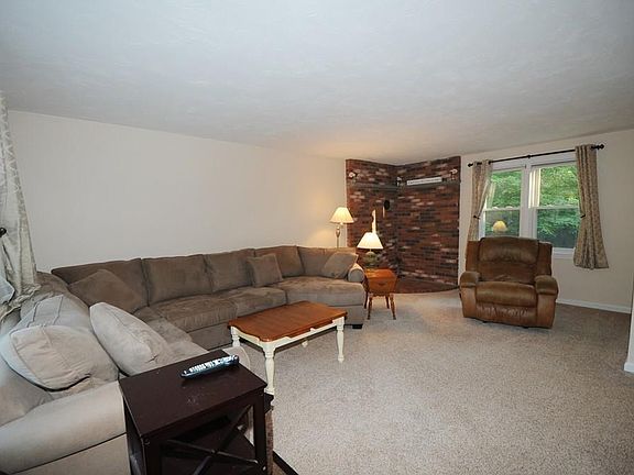 5th image of 14 Dorothy Dr