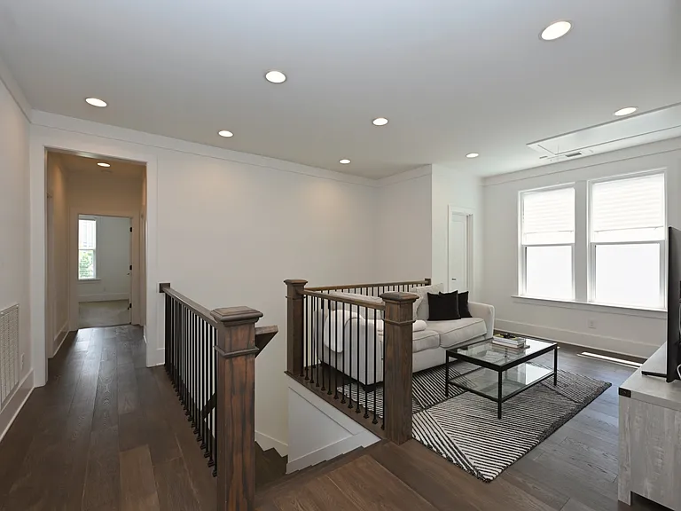 1945B Kimbark Dr — Photo 9