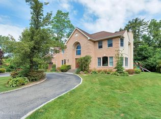 9 Vanad Dr, Roslyn, NY 11576